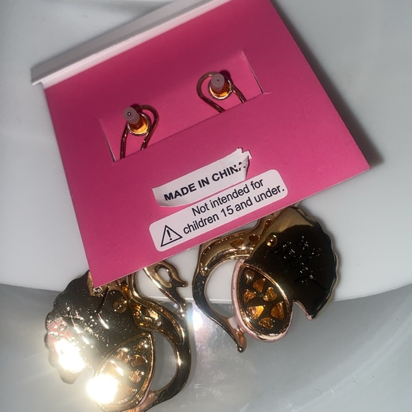 BETSEY JOHNSON Mermaid flower Drop Earrings! - Picture 5 of 6